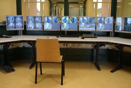 Kommandozentrale wie bei Captain Kirk: Alle Nasszellen im Blick Bildschirme