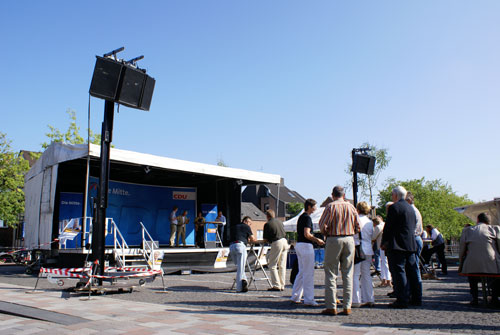 Pofalla, Brauer und Ulrich sowie ein Moderator klären auf, wie wichtig das Ehrenamt in unserer Gesellschaft ist Veranstaltung