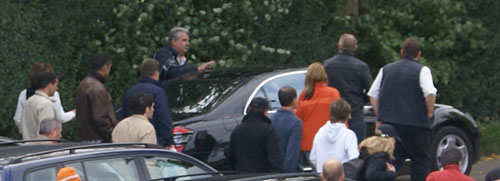 Stieg zufrieden in seinen Mercedes mit Schweizer Kennzeichen: Bernd Zevens