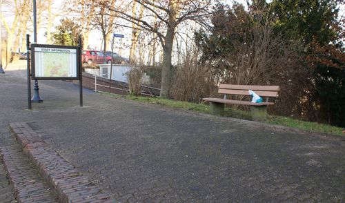 Braunes Plastik,willst du ewig leben? Bank