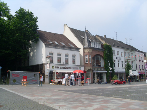 Volksfest der SPD mit Oldtimer (rechts) Volksfest