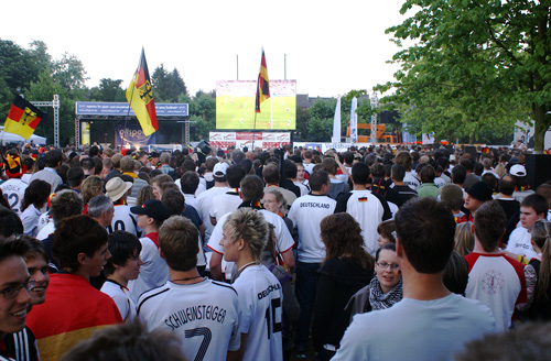 3000 Quadratmeter, ca. 10.000 Menschen Stadtpark