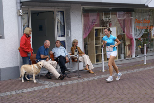 Schwitzende Läufer, Weißwein aus dem Kühler Publikum